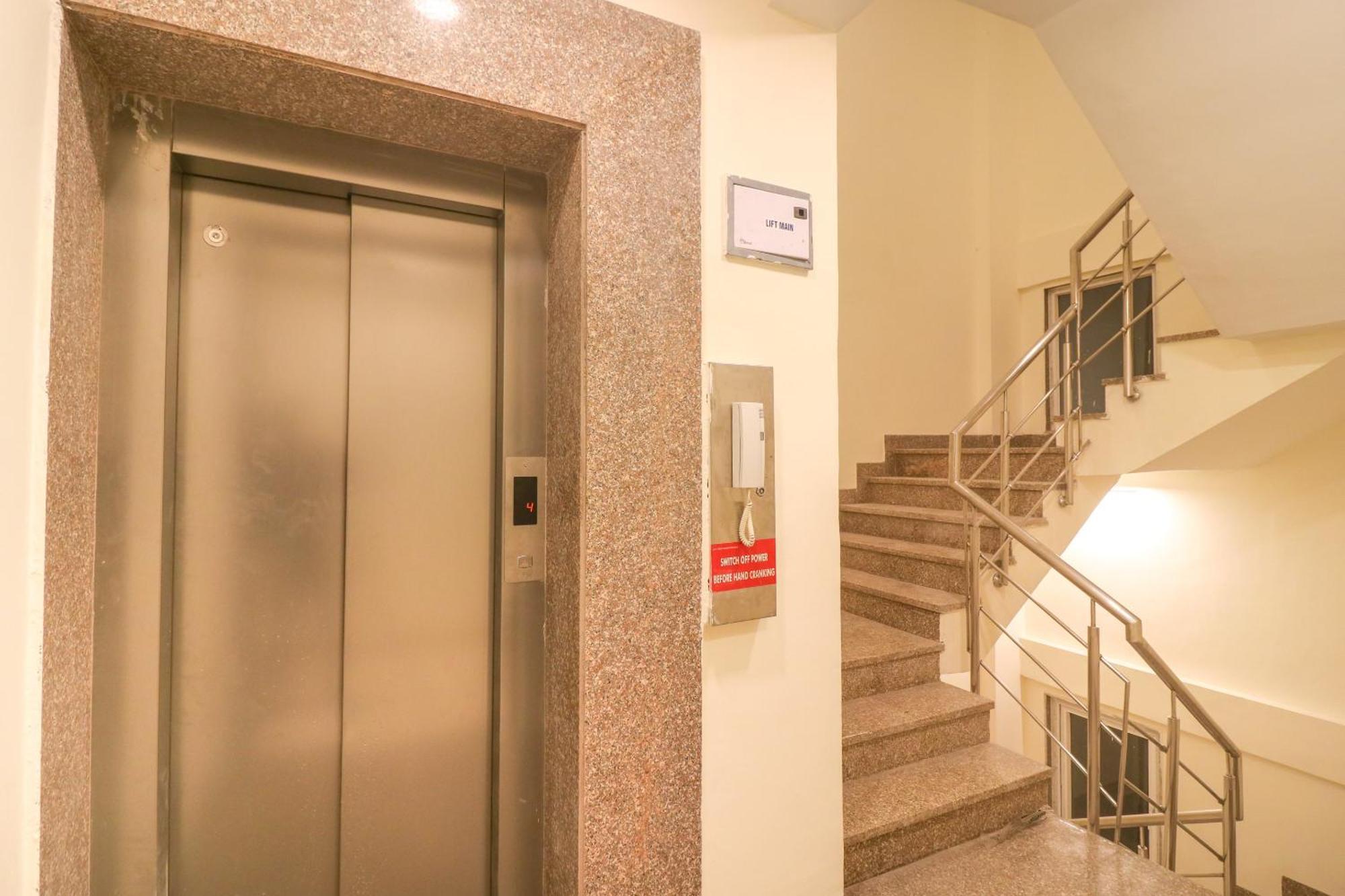 Super Hotel O Comfort Residency Near Artemis Hospital Gurgaon Zewnętrze zdjęcie