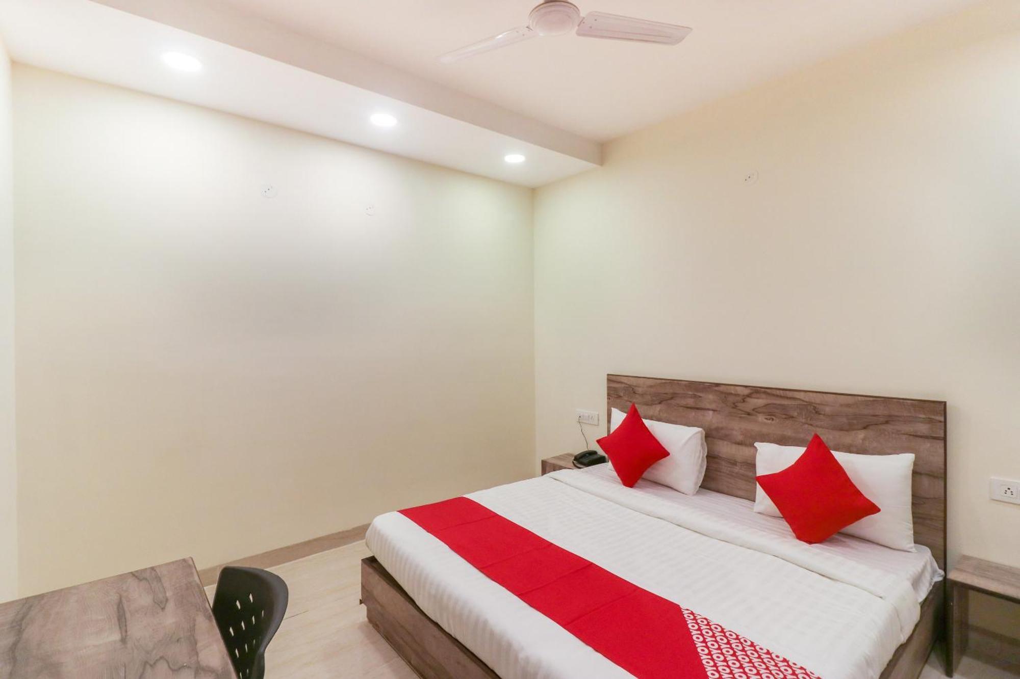 Super Hotel O Comfort Residency Near Artemis Hospital Gurgaon Zewnętrze zdjęcie