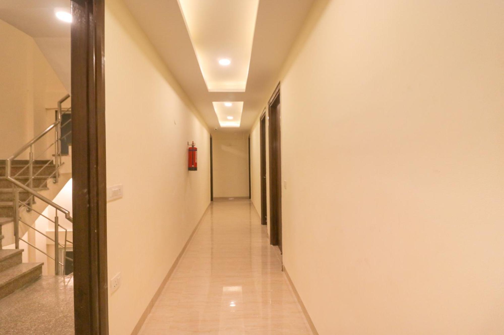 Super Hotel O Comfort Residency Near Artemis Hospital Gurgaon Zewnętrze zdjęcie
